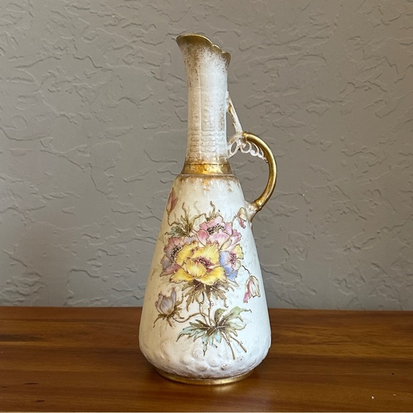 Austrian Hand Painted Vase with‎ Handle Floral gold